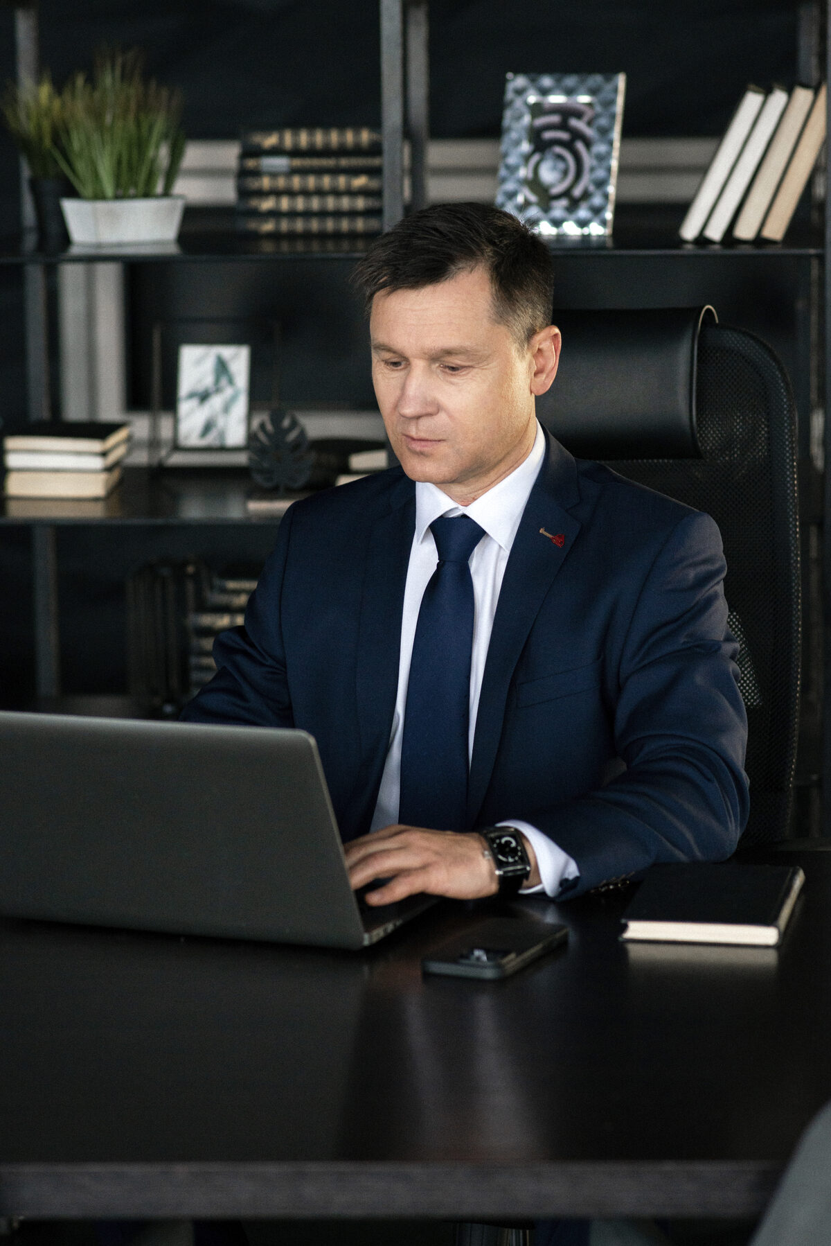 Александр Синёв за работой